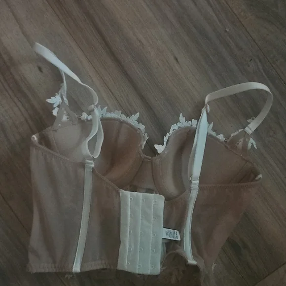 Victoria's Secret Sheer Lace Bra in White - Picture 6 of 6